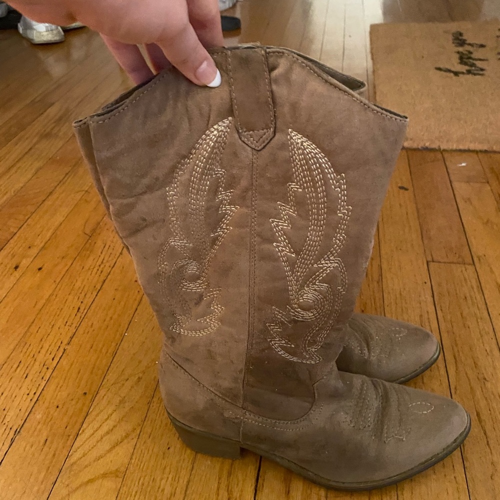USED Brown cowboy boots